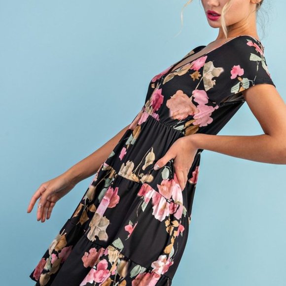 Dresses & Skirts - Floral Tiered Dress